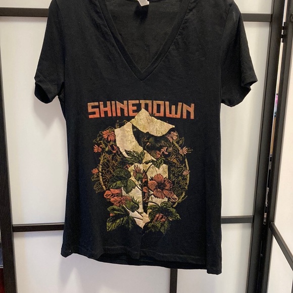 SHINEDOWN concert T Tops - Ladies SHINEDOWN concert tshirt